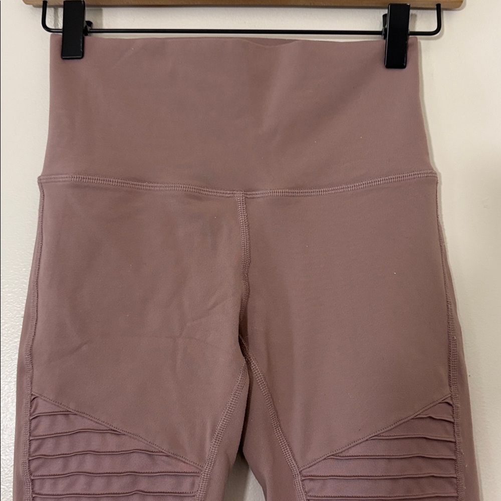 Alo Yoga High-Waist Moto Leggings Ribbed Mesh Paneling Mauve Size Small - Picture 4 of 11